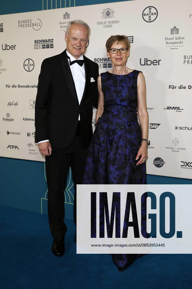 Peter Sebastian Krause with companion at the 73 Federal Press Ball 2026 at the Hotel Adlon Kempinski Berlin, 17 04 2026 Foto:xJ.xFuturexImagex bundespresseball_6402