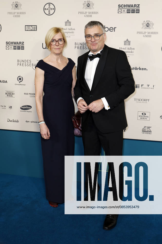 Stefan Kornelius with companion at the 73 Federal Press Ball 2026 at the Hotel Adlon Kempinski Berlin, 17 04 2026 Foto:xJ.xFuturexImagex bundespresseball_6414