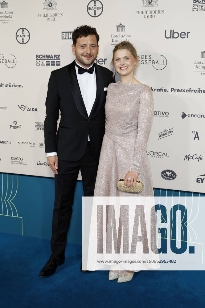 Felix Banaszak with his wife Charlotte at the 73 Federal Press Ball 2026 at the Hotel Adlon Kempinski Berlin, 17 04 2026 Foto:xJ.xFuturexImagex bundespresseball_6418