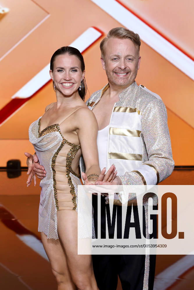 Entertainer Ross Antony and professional dancer Mariia Maksina at the sixth dance show of the 19th season of the RTL dance show Lets Dance at the Coloneum A plaster covers the incident from the show Ross Antony ran blood over his face during the dance after sustaining a bleeding wound Cologne, 17 04 2026 NRW Germany