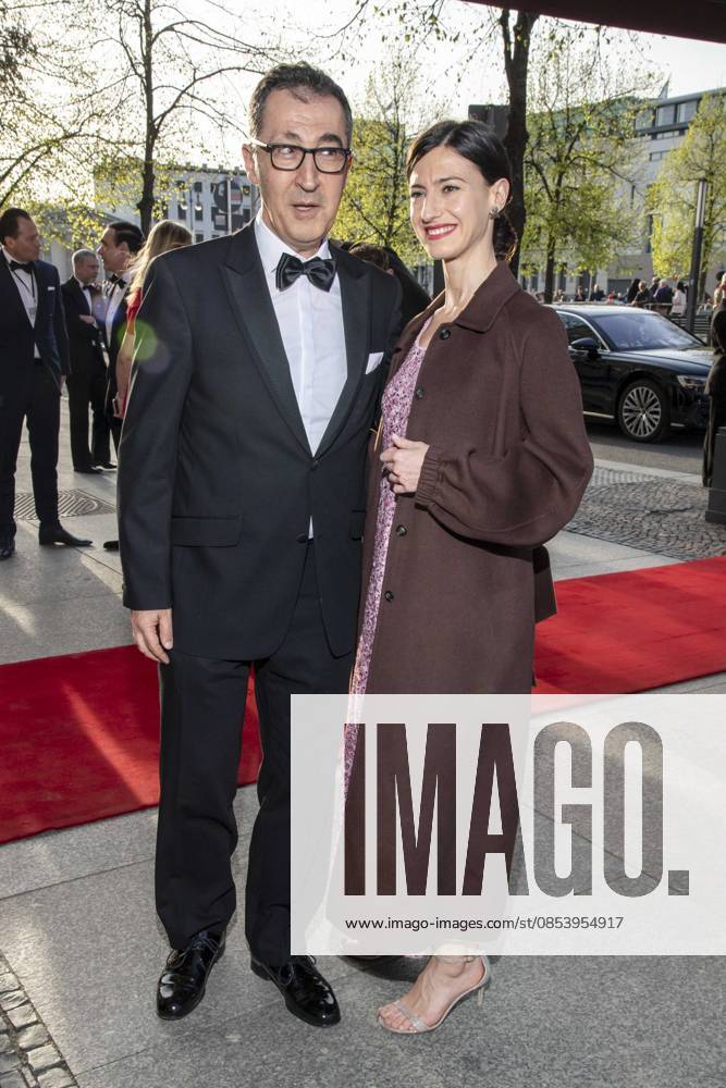 ABB PRESS BALL Cem Ozdemir with Mrs. Flavia Zaka Buendnis 90 Die Gruenen as guest at the73 Federal Press Ball at the Hotel Adlon Kempinski on 17 04 2026 in Berlin