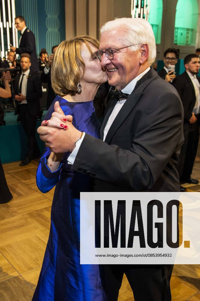 ABB PRESS BALL German President Frank Walter Steinmeier dancing with his wife Elke Buedenbender blue evening dress at the 73rd Federal Press Ball at the Hotel Adlon Kempinski on April 17, 2026 in Berlin