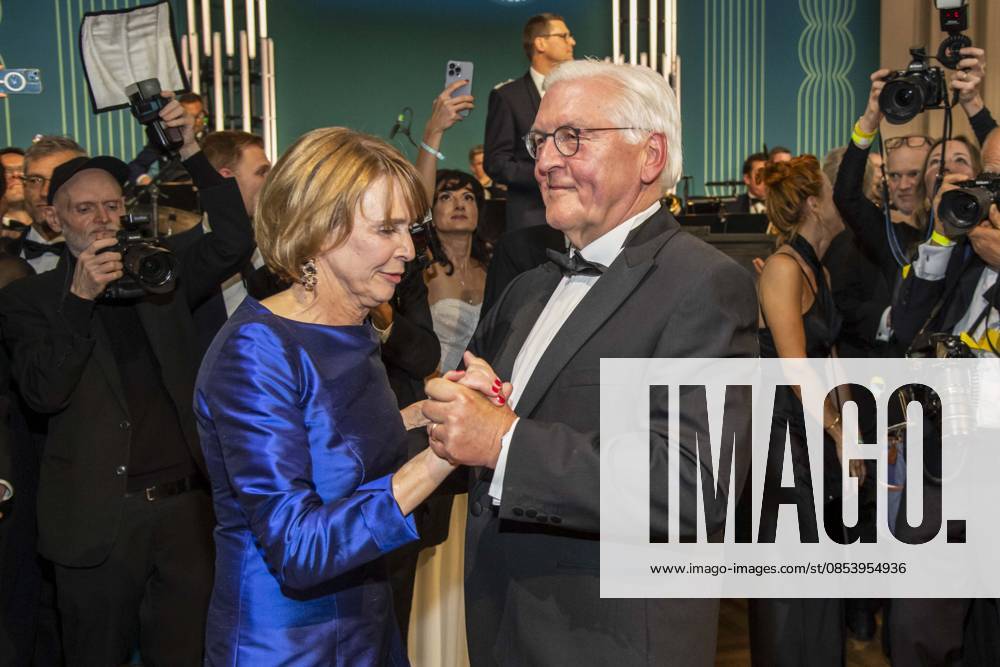 ABB PRESS BALL German President Frank Walter Steinmeier dancing with his wife Elke Buedenbender blue evening dress at the 73rd Federal Press Ball at the Hotel Adlon Kempinski on April 17, 2026 in Berlin
