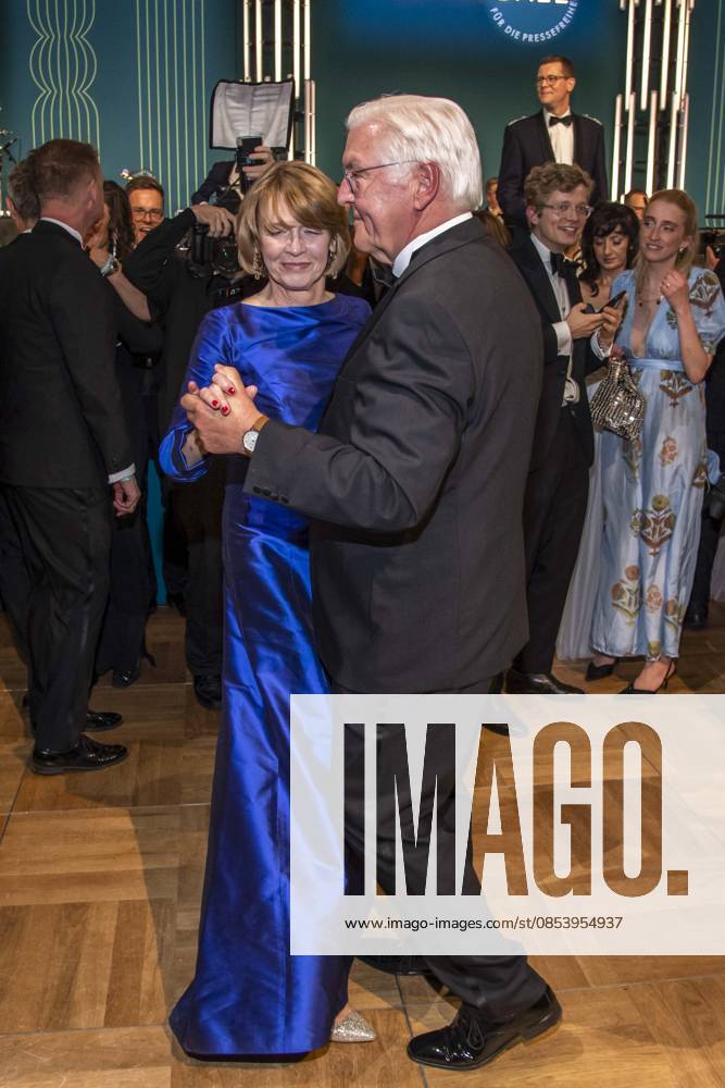 ABB PRESS BALL German President Frank Walter Steinmeier dancing with his wife Elke Buedenbender blue evening dress at the 73rd Federal Press Ball at the Hotel Adlon Kempinski on April 17, 2026 in Berlin