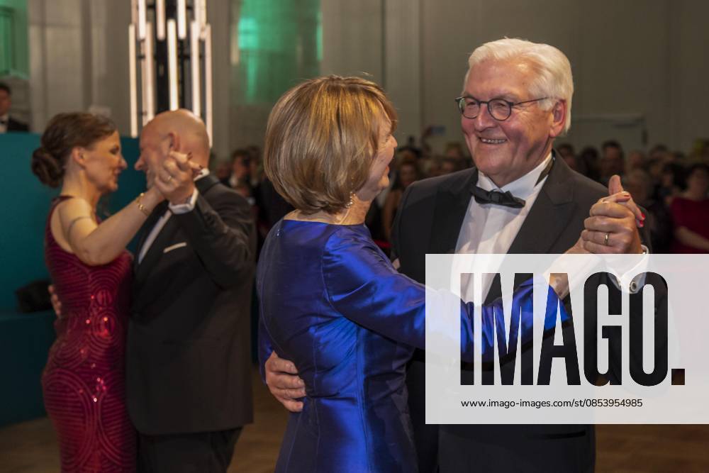 ABB PRESS BALL German President Frank Walter Steinmeier dancing with his wife Elke Buedenbender blue evening dress at the 73rd Federal Press Ball at the Hotel Adlon Kempinski on April 17, 2026 in Berlin