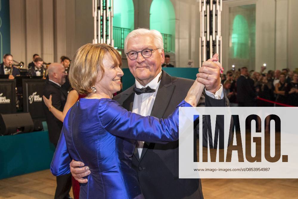 ABB PRESS BALL German President Frank Walter Steinmeier dancing with his wife Elke Buedenbender blue evening dress at the 73rd Federal Press Ball at the Hotel Adlon Kempinski on April 17, 2026 in Berlin