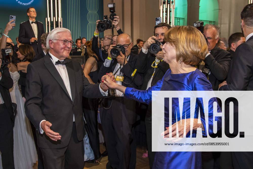 ABB PRESS BALL German President Frank Walter Steinmeier dancing with his wife Elke Buedenbender blue evening dress at the 73rd Federal Press Ball at the Hotel Adlon Kempinski on April 17, 2026 in Berlin