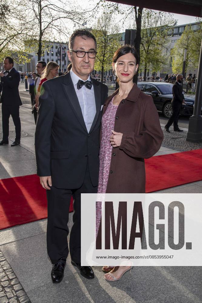 ABB PRESS BALL Cem Ozdemir with Mrs. Flavia Zaka Buendnis 90 Die Gruenen as guest at the73 Federal Press Ball at the Hotel Adlon Kempinski on 17 04 2026 in Berlin