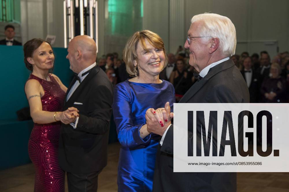 ABB PRESS BALL German President Frank Walter Steinmeier dancing with his wife Elke Buedenbender blue evening dress at the 73rd Federal Press Ball at the Hotel Adlon Kempinski on April 17, 2026 in Berlin