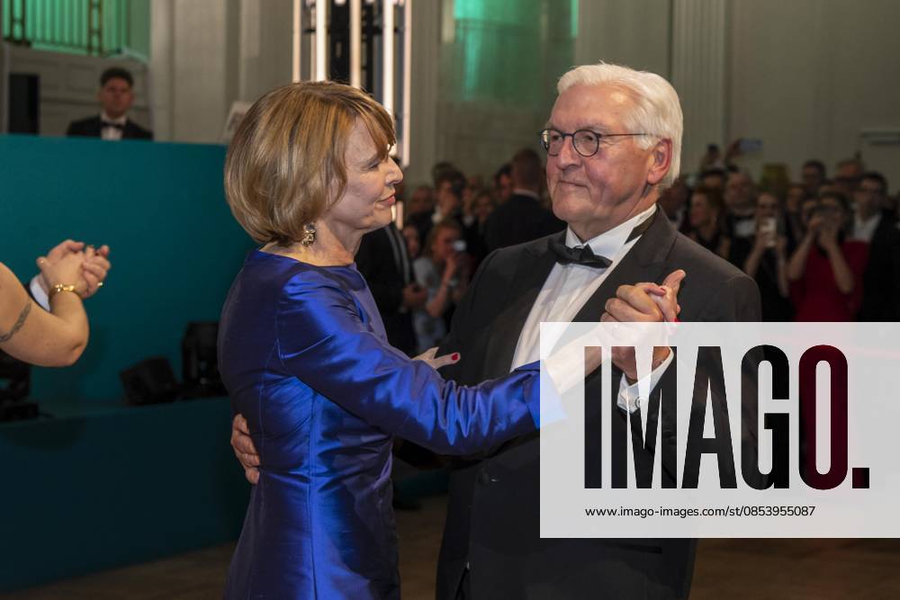 ABB PRESS BALL German President Frank Walter Steinmeier dancing with his wife Elke Buedenbender blue evening dress at the 73rd Federal Press Ball at the Hotel Adlon Kempinski on April 17, 2026 in Berlin