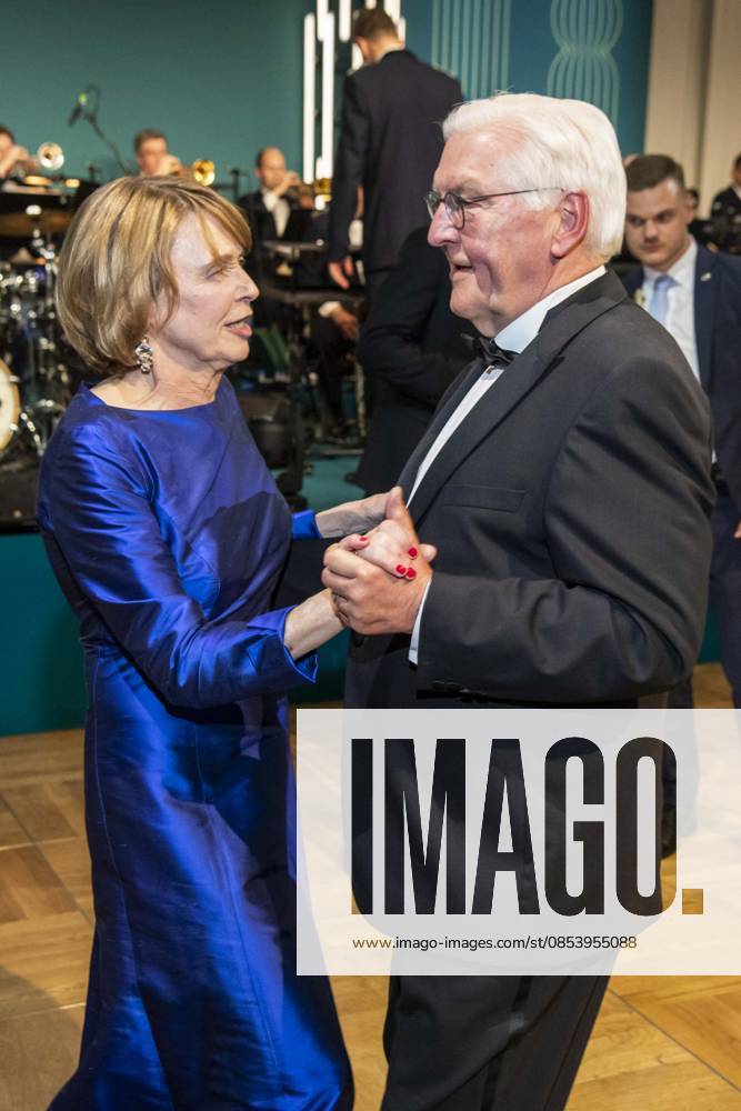 ABB PRESS BALL German President Frank Walter Steinmeier dancing with his wife Elke Buedenbender blue evening dress at the 73rd Federal Press Ball at the Hotel Adlon Kempinski on April 17, 2026 in Berlin