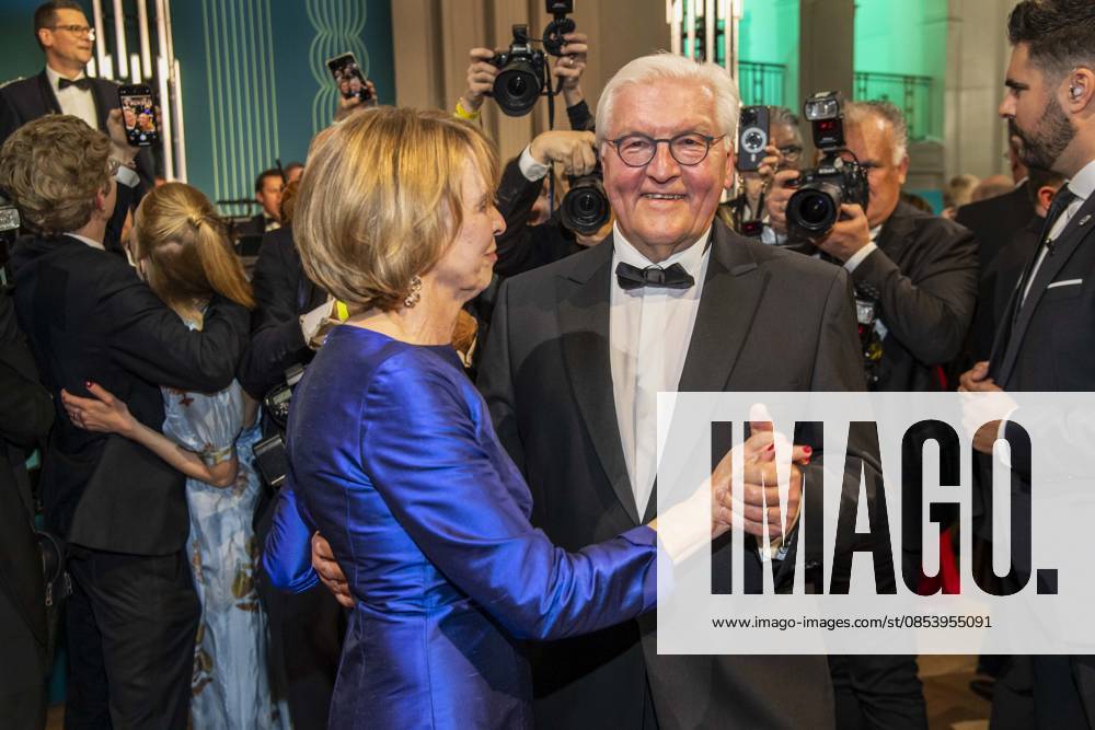 ABB PRESS BALL German President Frank Walter Steinmeier dancing with his wife Elke Buedenbender blue evening dress at the 73rd Federal Press Ball at the Hotel Adlon Kempinski on April 17, 2026 in Berlin