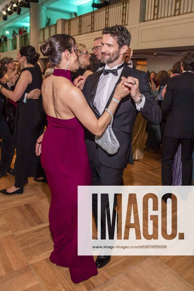 ABB PRESS BALL Danielle Bezaire and Arne Friedrich girlfriend dancing as guests at the 73 Federal Press Ball at the Hotel Adlon Kempinski on 17 04 2026 in Berlin
