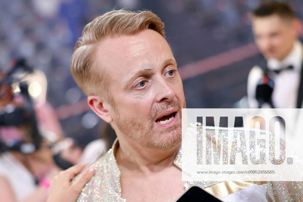 Entertainer Ross Antony at the sixth dance show of the 19th season of the RTL dance show Lets Dance in the Coloneum A plaster covers the incident from the show Ross Antony ran blood over his face during the dance after sustaining a bleeding wound Cologne, 17 04 2026 NRW Germany