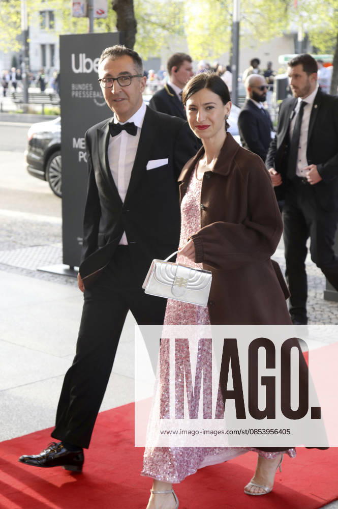 Cem Özdemir with his wife Flavia Zaka at the 73 Federal Press Ball 2026 at the Hotel Adlon Kempinski Berlin, 17 04 2026 Foto:xAgenturxWehnertx xGränzdörferx xFuturexImagex bundespresseball_6472