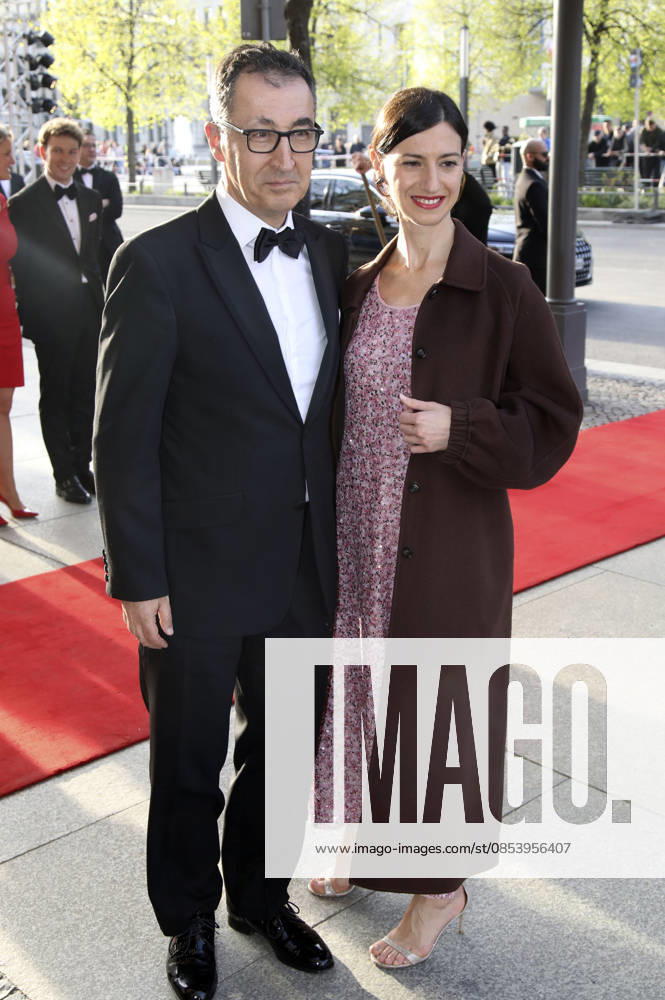 Cem Özdemir with his wife Flavia Zaka at the 73 Federal Press Ball 2026 at the Hotel Adlon Kempinski Berlin, 17 04 2026 Foto:xAgenturxWehnertx xGränzdörferx xFuturexImagex bundespresseball_6473