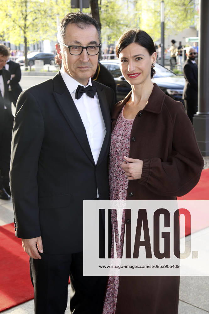Cem Özdemir with his wife Flavia Zaka at the 73 Federal Press Ball 2026 at the Hotel Adlon Kempinski Berlin, 17 04 2026 Foto:xAgenturxWehnertx xGränzdörferx xFuturexImagex bundespresseball_6476