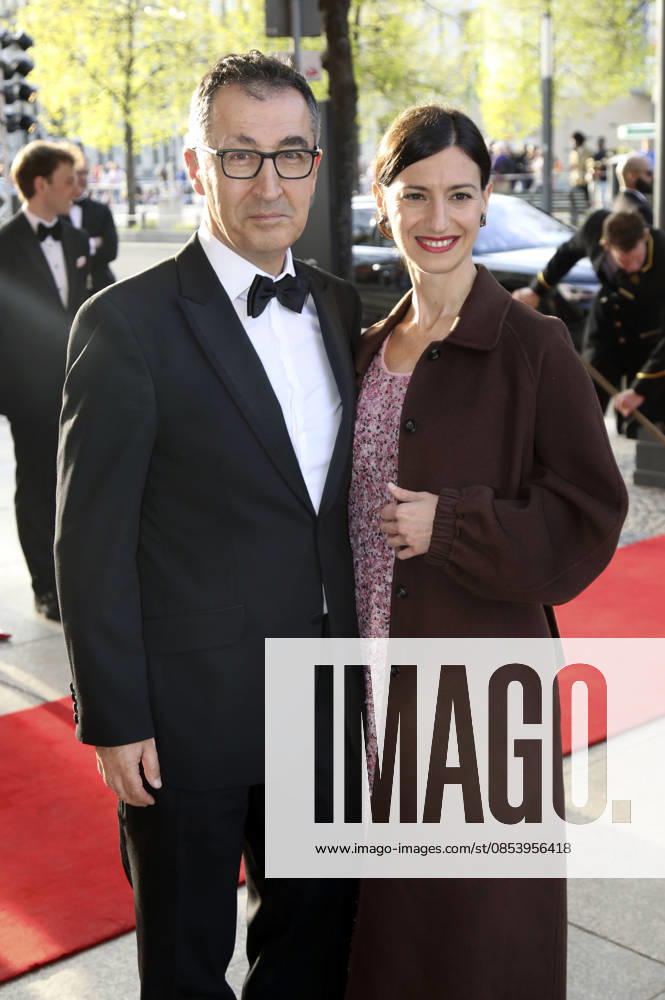 Cem Özdemir with his wife Flavia Zaka at the 73 Federal Press Ball 2026 at the Hotel Adlon Kempinski Berlin, 17 04 2026 Foto:xAgenturxWehnertx xGränzdörferx xFuturexImagex bundespresseball_6475