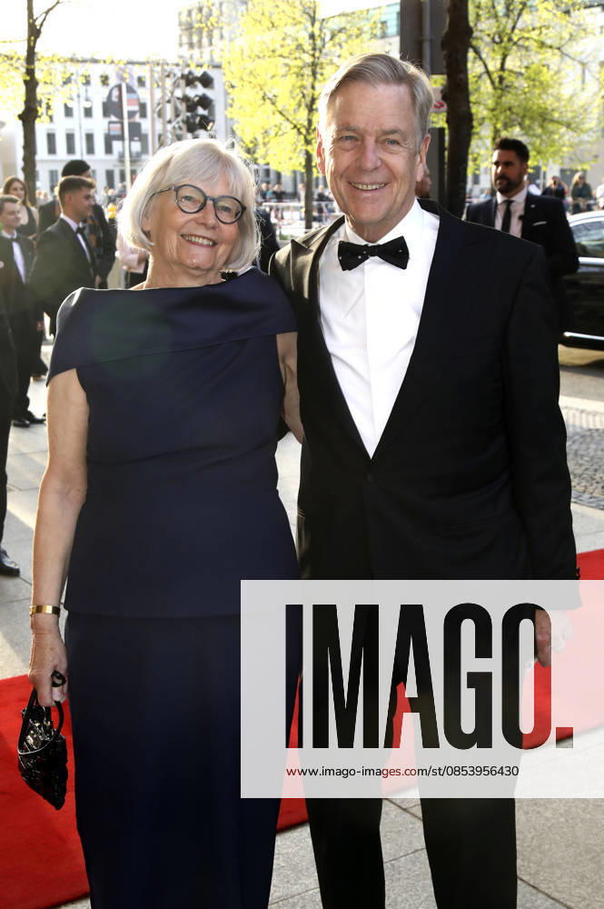 Claus Kleber with his wife Renate at the 73 Federal Press Ball 2026 at the Hotel Adlon Kempinski Berlin, 17 04 2026 Foto:xAgenturxWehnertx xGränzdörferx xFuturexImagex bundespresseball_6487