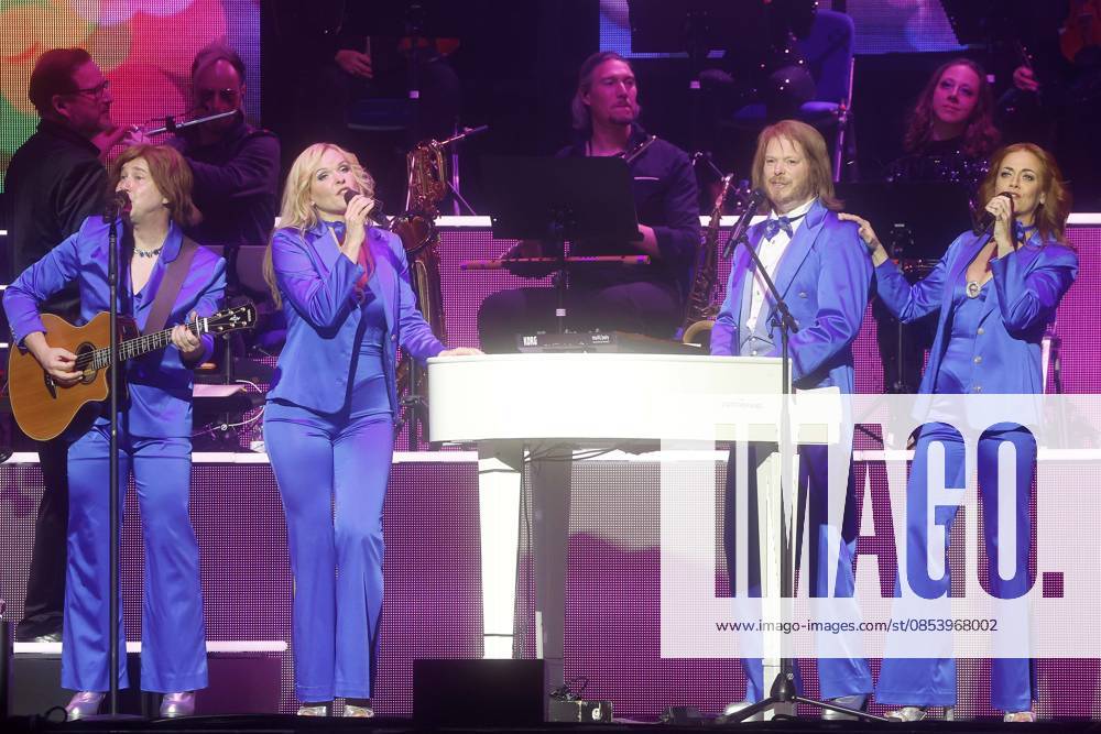 Abbamania the show, concert at the Uber Arena in Berlin, tribute show, 50 years of Dancing Queen, Berlin Germany, Germany