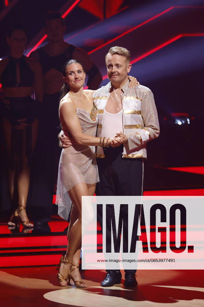 Entertainer Ross Antony and professional dancer Mariia Maksina at the sixth dance show of the 19th season of the RTL dance show Lets Dance at the Coloneum A plaster covers the incident from the show Ross Antony ran blood over his face during the dance after sustaining a bleeding wound Cologne, 17 04 2026 NRW Germany