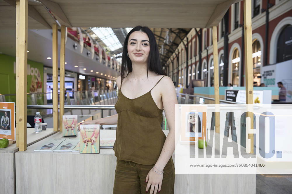 Book Fair in Príncipe Pío Madrid The writer Triana González signs copies at the Book Fair, in the Príncipe Pío shopping center, on April 19, 2026, Madrid Spain The Príncipe Pío shopping center celebrates Libro Ideas Fest, a fair that brings together thirty writers and illustrators of different genres, from illustration and thrillers to poetry, romance novels, fantasy and childrens literature 19 APRIL 2026 Jesús Hellí Madrid Madrid Madrid Spain