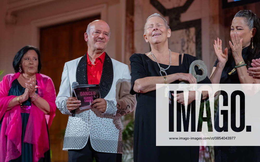 20260418 19. DAC Dancer against Cancer Ball WIEN, OESTERREICH - 18. APRIL: Geschaeftsfuehrerin der oesterreichischen Krebshilfe und Projektleiterin der -Pink Ribbon- Aktion Doris Kiefhaber, Musiker, Entertainer und Host des Abends Andy Lee Lang, Fachaerztin, ehemalige Gesundheits- und Familienministerin, MAYAID Preistraegin 2026 und Testimonial des Kalenders Andrea Kdolsky und Martial-Arts-Ikone Bruce Lees Tochter, Schauspielerin, Bruce Lee Family Companies CEO, Vorsitzende des Verwaltungsrates der Bruce Lee Foundation und Stargast des Balls Shannon Lee waehrend der Preisverleihung des MyAid Awards 2026 anlaesslich des 19. DaC Dancer against Cancer Galaballs in der Wiener Hofburg am 18. April 2026 in Wien, Oesterreich. 260418_SEPA_17_098