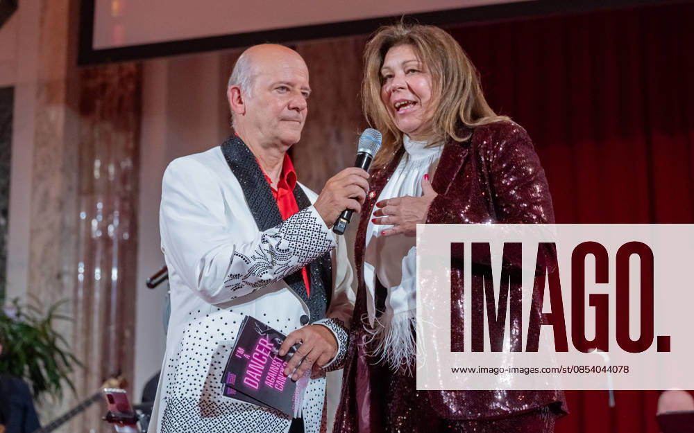 20260418 19. DAC Dancer against Cancer Ball WIEN, OESTERREICH - 18. APRIL: Musiker, Entertainer und Host des Abends Andy Lee Lang und SPOe Abgeordnete zum Wiener Landtag- und Gemeinderat und Mitglied im Gemeinderatsausschuss fuer Finanzen, Wirtschaft, Internationales, Digitales, Soziale, Gesundheit und Sport Yvonne Rychly waehrend des des 19. DaC Dancer against Cancer Galaballs in der Wiener Hofburg am 18. April 2026 in Wien, Oesterreich. 260418_SEPA_17_137