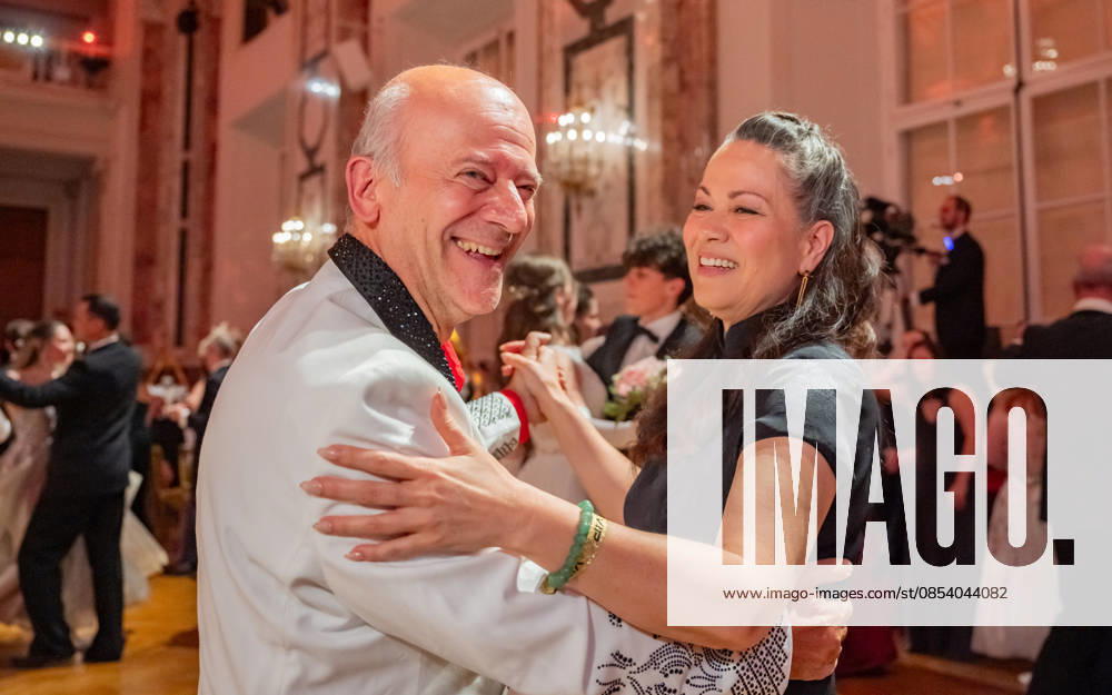 20260418 19. DAC Dancer against Cancer Ball WIEN, OESTERREICH - 18. APRIL: Musiker, Entertainer und Host des Abends Andy Lee Lang und Martial-Arts-Ikone Bruce Lees Tochter, Schauspielerin, Bruce Lee Family Companies CEO, Vorsitzende des Verwaltungsrates der Bruce Lee Foundation und Stargast des Balls Shannon Lee waehrend des des 19. DaC Dancer against Cancer Galaballs in der Wiener Hofburg am 18. April 2026 in Wien, Oesterreich. 260418_SEPA_17_143