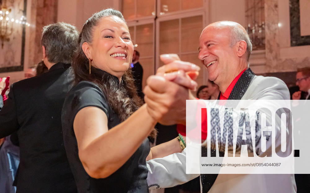 20260418 19. DAC Dancer against Cancer Ball WIEN, OESTERREICH - 18. APRIL: Musiker, Entertainer und Host des Abends Andy Lee Lang und Martial-Arts-Ikone Bruce Lees Tochter, Schauspielerin, Bruce Lee Family Companies CEO, Vorsitzende des Verwaltungsrates der Bruce Lee Foundation und Stargast des Balls Shannon Lee waehrend des des 19. DaC Dancer against Cancer Galaballs in der Wiener Hofburg am 18. April 2026 in Wien, Oesterreich. 260418_SEPA_17_147
