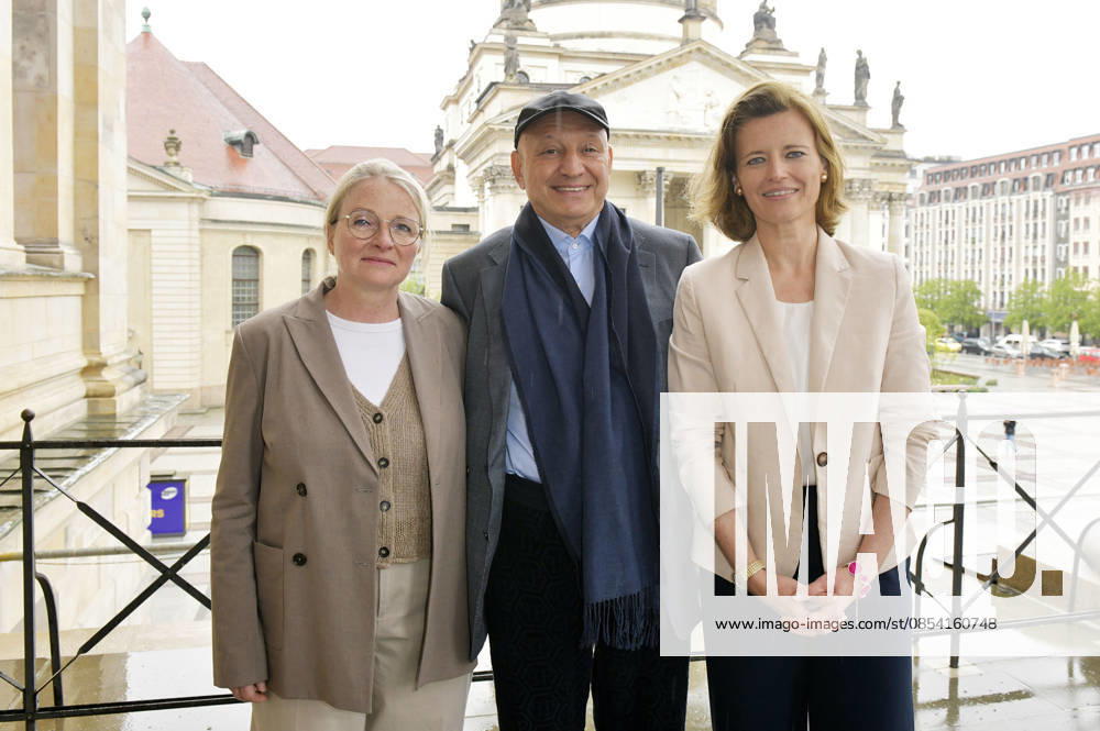 Sabine Schiller, Mario Hempel and Jacqueline Zich at the photo session for the Classic Open Air 2026 at Gendarmenmarkt Berlin, 20 04 2026 Foto:xM.xBehrensx xFuturexImagex classic_6402