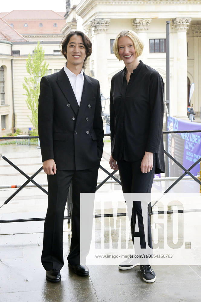 Hayato Sumino and Joana Mallwitz at the photo session for the Classic Open Air 2026 at Gendarmenmarkt Berlin, 20 04 2026 Foto:xM.xBehrensx xFuturexImagex classic_6409