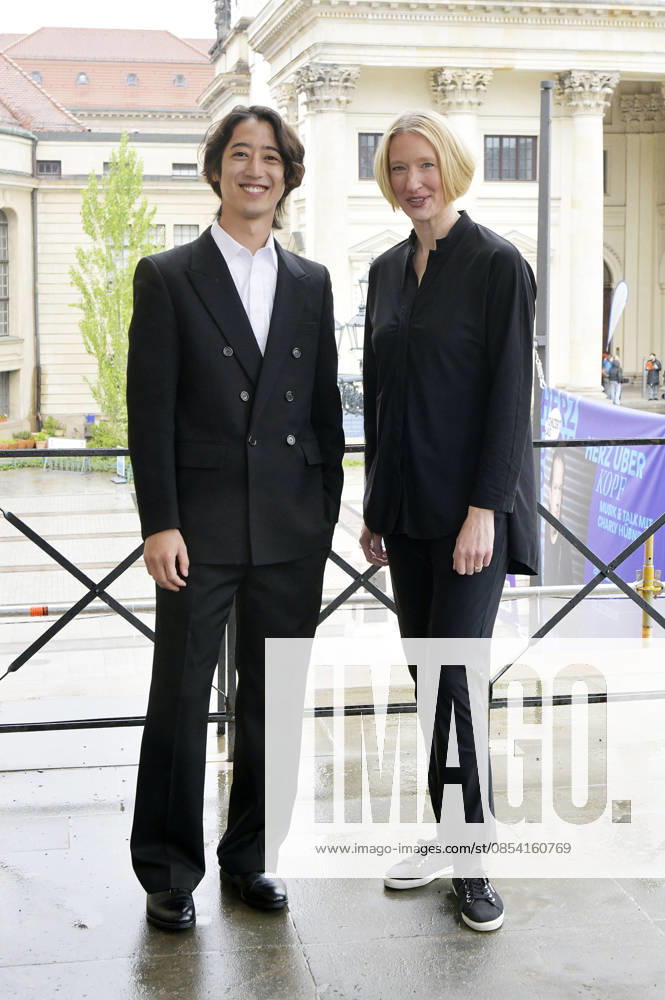 Hayato Sumino and Joana Mallwitz at the photo session for the Classic Open Air 2026 at Gendarmenmarkt Berlin, 20 04 2026 Foto:xM.xBehrensx xFuturexImagex classic_6410