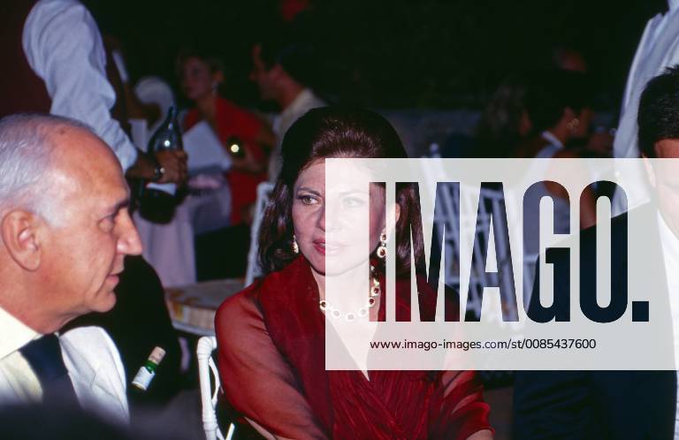 Soraya Esfandiary Bakhtiary Soraya, Ex-Kaiserin von Persien, bei einer Abendgesellschaft, 1980er Jahre. Former Persian Empress Soraya at an evening gala event, 1980s.
