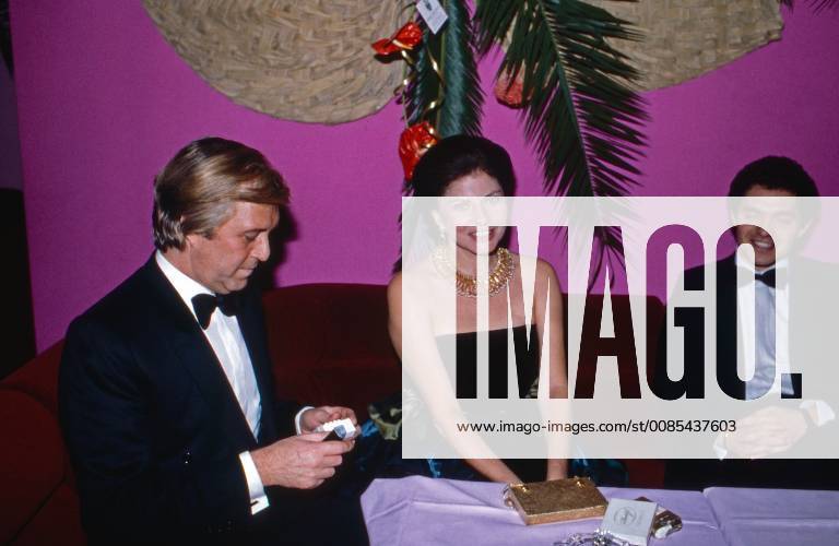 Soraya Esfandiary Bakhtiary Soraya, Ex-Kaiserin von Persien, bei einer Abendveranstaltung, 1980er Jahre. Former Persian Empress Soraya at an evening event, 1980s.