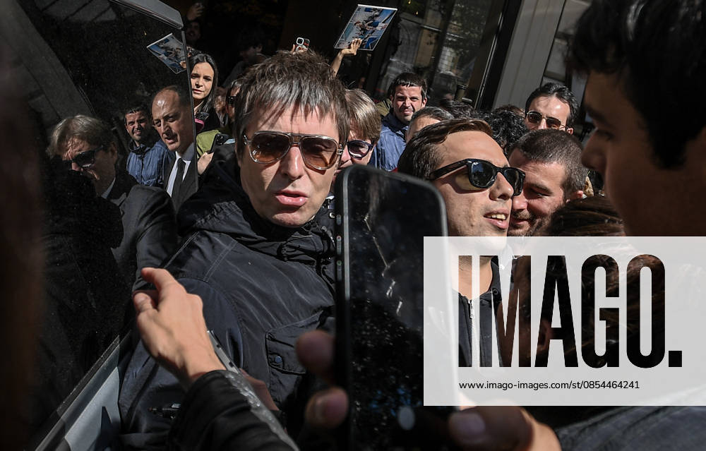 **NO WEB AND NEWSPAPERS ONLY FOR ITALY** Liam Gallagher and his mother Peggy leave the Hotel Eden in Via Ludovisi.