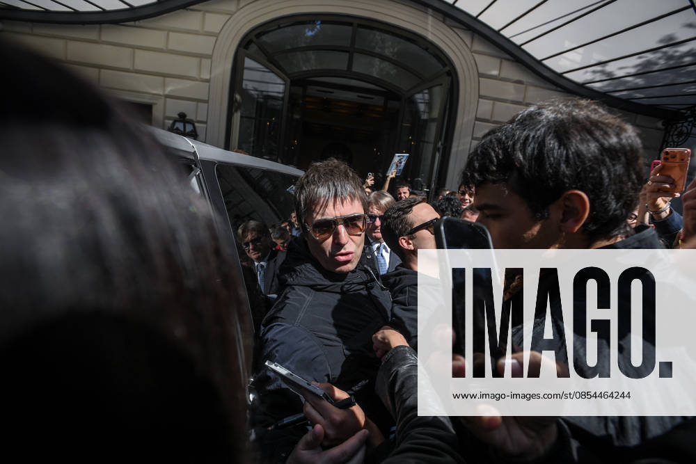 **NO WEB AND NEWSPAPERS ONLY FOR ITALY** Liam Gallagher and his mother Peggy leave the Hotel Eden in Via Ludovisi.