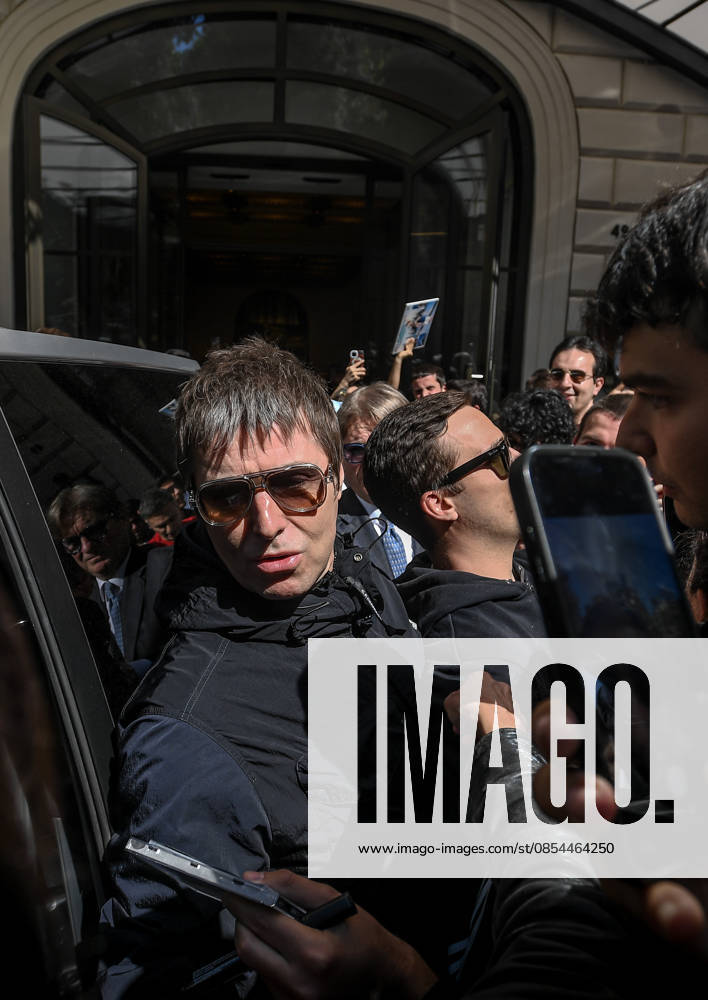 **NO WEB AND NEWSPAPERS ONLY FOR ITALY** Liam Gallagher and his mother Peggy leave the Hotel Eden in Via Ludovisi.