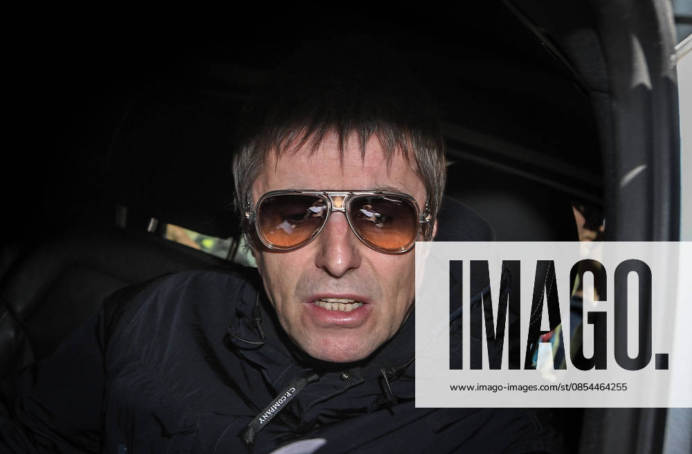 **NO WEB AND NEWSPAPERS ONLY FOR ITALY** Liam Gallagher and his mother Peggy leave the Hotel Eden in Via Ludovisi.