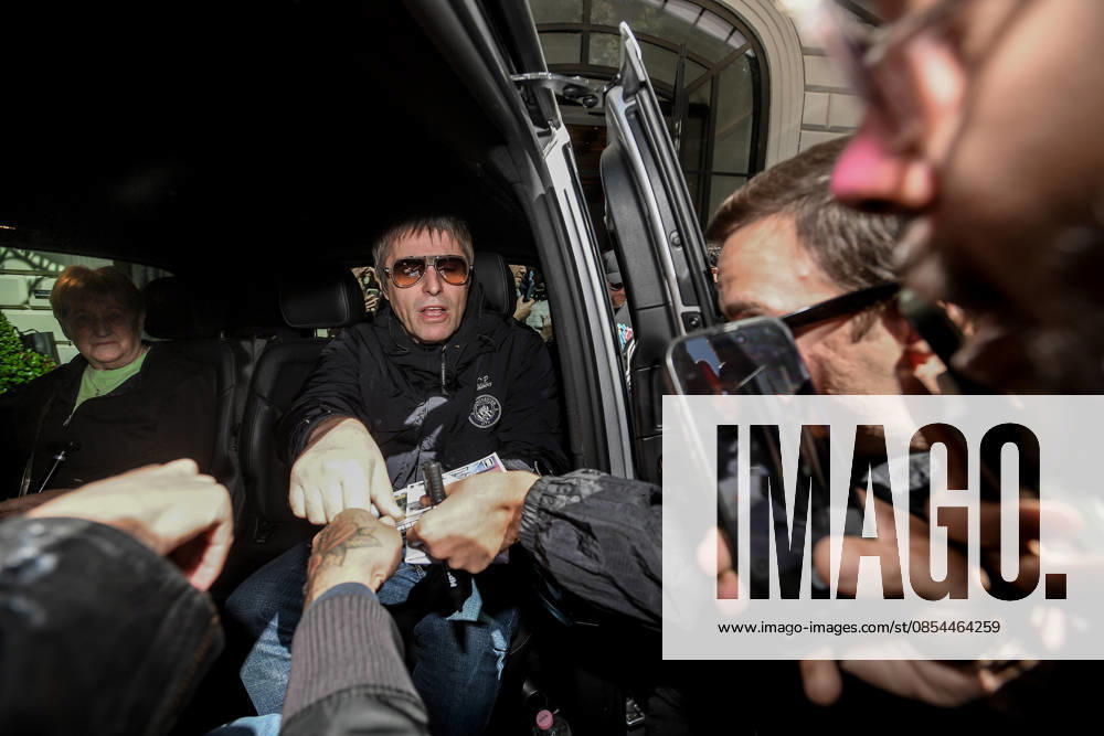 **NO WEB AND NEWSPAPERS ONLY FOR ITALY** Liam Gallagher and his mother Peggy leave the Hotel Eden in Via Ludovisi.