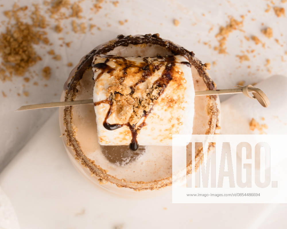 IMAGO Creative, Food, Trend, Iced Coffee overhead view of a s mores milkshake photographed in a studio Stockholm, Stockholm County, Sweden CR_RABE260421D7-1991012-01