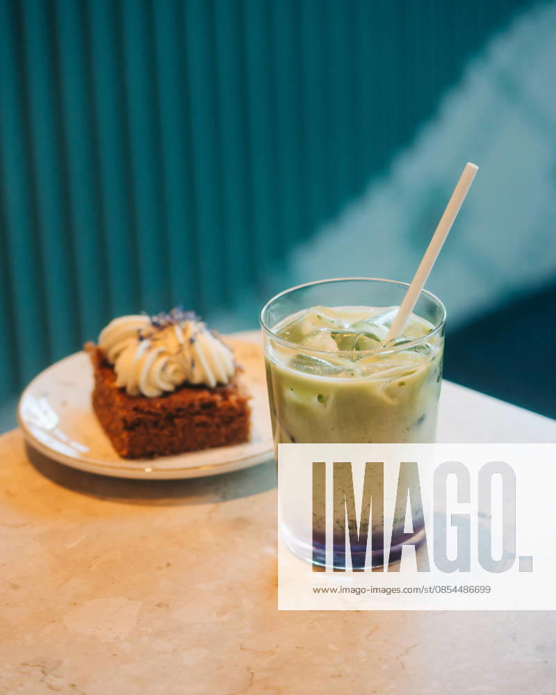 Matcha latte and cake on a table in a cafe Stockholm, Stockholm County, Sweden CR_RABE260421D7-1991013-01