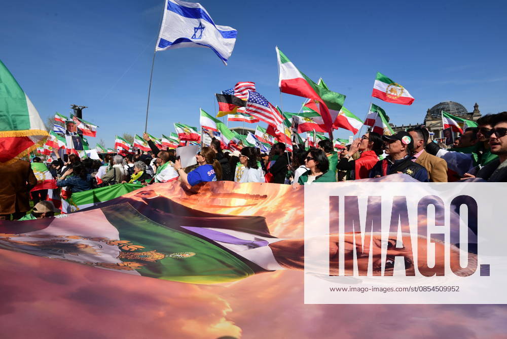 Supporters of Reza Pahlavi demonstrate in front of the Reichstag Demonstration for Reza Pahlavi