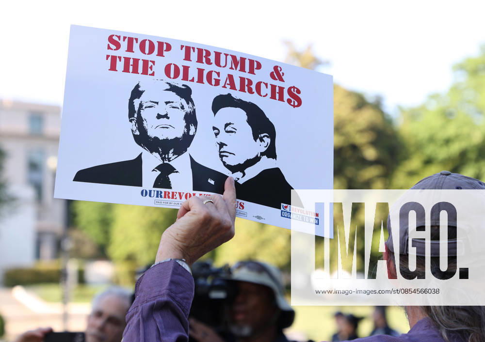 Protest against proposed Paramount-Warner Bros merger in DC Activists take part in the Stop Paramount s Corruption Gala protest outside the Donald J. Trump Institute of Peace in Washington, DC, USA, on April 23, 2026. The demonstration occurred as Warner Bros. Discovery shareholders officially approved a 111 billion US dollar merger with Paramount Skydance, a deal that would consolidate two major film studios and global news networks under the leadership of David Ellison. Washington DC United States