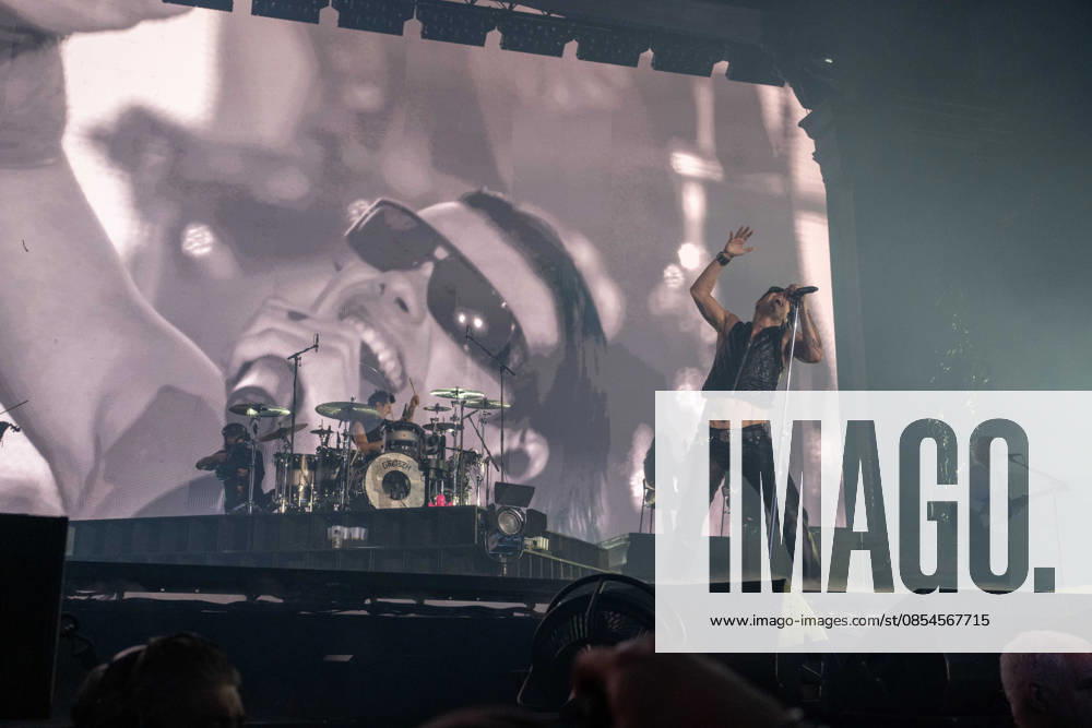 YUNGBLUD performs at Birmingham Utilita Arena 23rd April 202 YUNGBLUD performs live at Birmingham Utilita Arena on 23rd April 2026, delivering a high-energy set to a packed crowd. Known for his explosive stage presence and connection with fans, the artist brought raw emotion and intensity to the arena as part of his latest live show. Photography by Hannah Meadows for, Credit:HANNAHMEADOWSPHOTOGRAPHY Avalon
