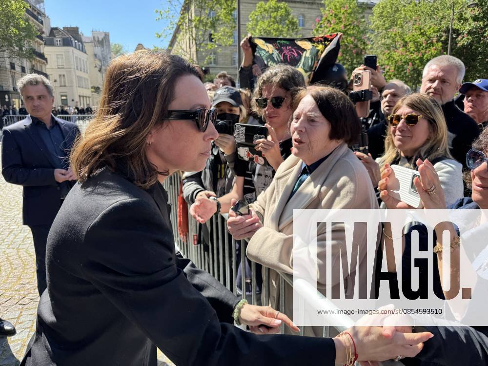Laura Smet Thanks Public at Nathalie Baye s Funeral - Paris Laura Smet thanks public after Nathalie Baye s funeral at Saint Sulpice Church, in Paris, France on April 24, 2026. Photo by Papixs ABACAPRESS.COM Paris Ile-de-France France