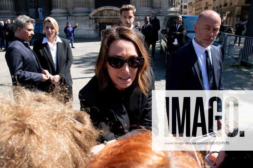 Laura Smet Exiting the funeral of Nathalie Baye at the Saint Sulpice church in Paris on April 23, 2026 Lionel Urman Bestimage Exiting the funeral of Nathalie Baye at the Saint Sulpice church in Paris on April 23, 2026 Paris France