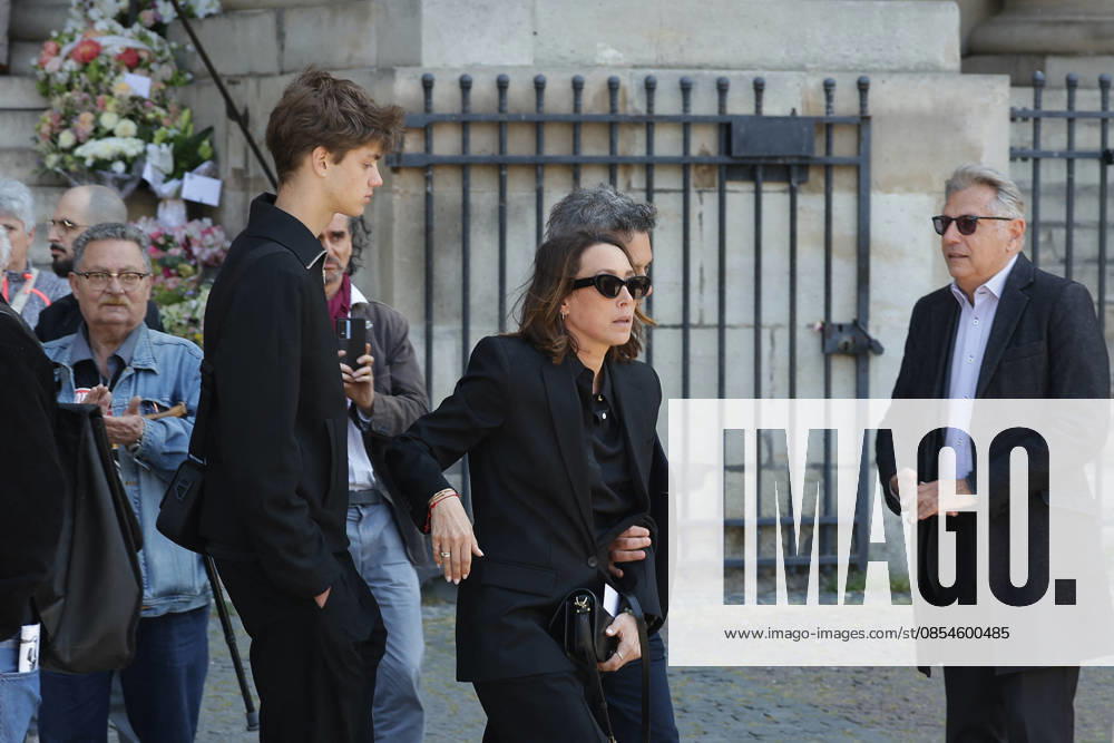 Laura Smet Exiting the funeral of Nathalie Baye at the Saint Sulpice church in Paris on April 24, 2026 Dominique Jacovides Coadic Guirec Bestimage Exiting the funeral of Nathalie Baye at the Saint Sulpice church in Paris on April 24, 2026 unknown