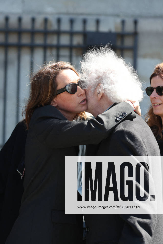 Laura Smet Exiting the funeral of Nathalie Baye at the Saint Sulpice church in Paris on April 23, 2026 Dominique Jacovides Coadic Guirec Bestimage Exiting the funeral of Nathalie Baye at the Saint Sulpice church in Paris on April 23, 2026 Paris France