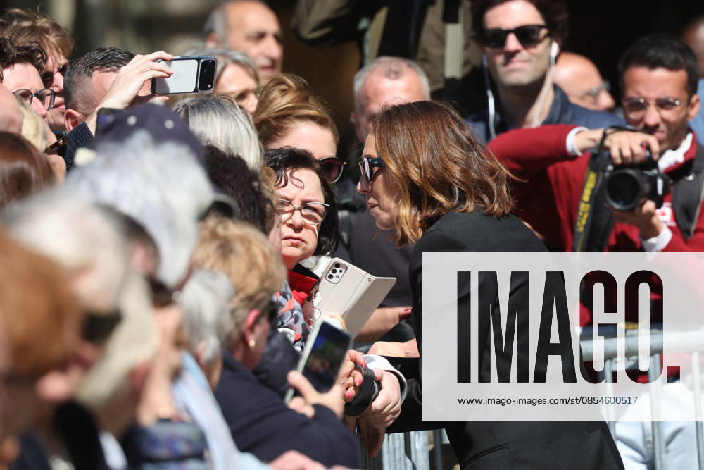 Laura Smet Exiting the funeral of Nathalie Baye at the Saint Sulpice church in Paris on April 23, 2026 Dominique Jacovides Coadic Guirec Bestimage Exiting the funeral of Nathalie Baye at the Saint Sulpice church in Paris on April 23, 2026 Paris France
